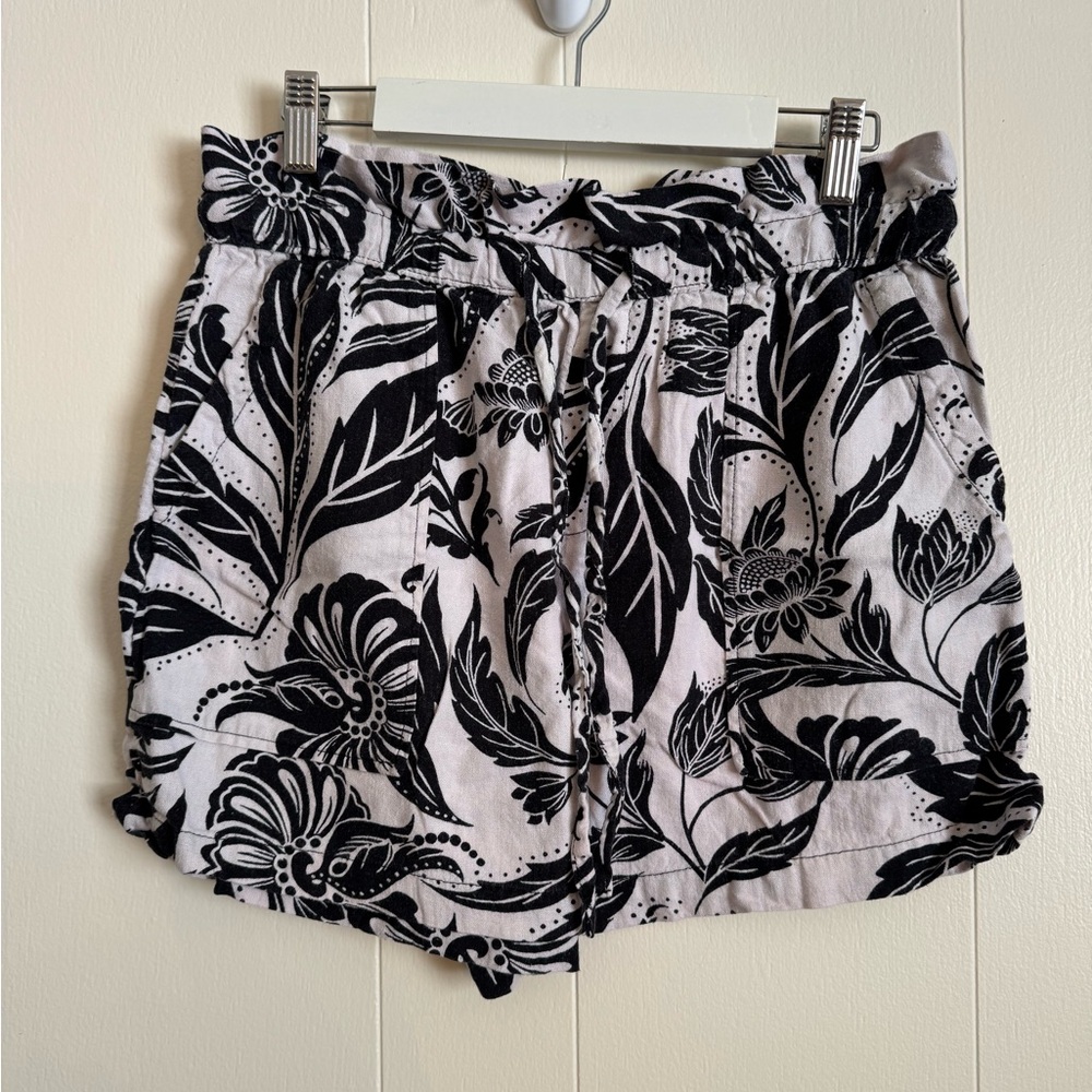 Who What Wear Black and White Floral High Waist Shorts